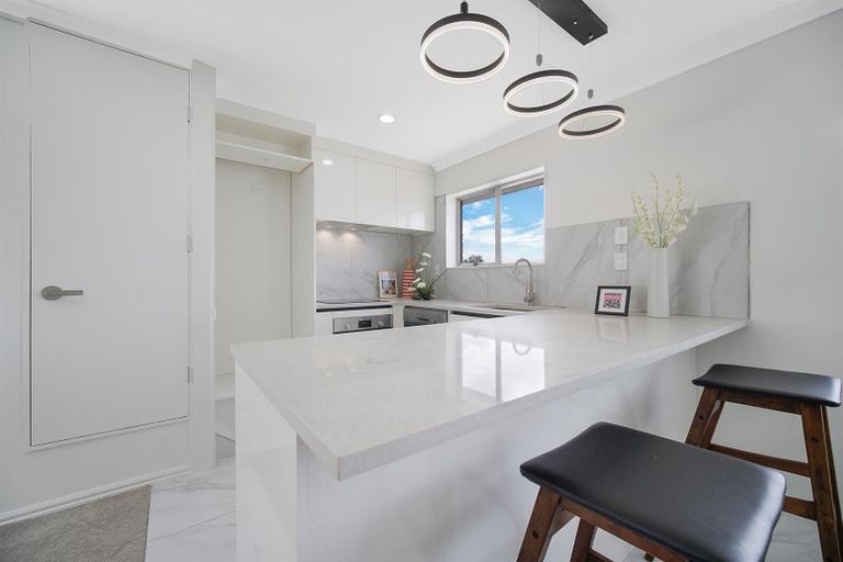 Photo of property in 2/10 Woodvale Road, Glen Eden, Auckland, 0602