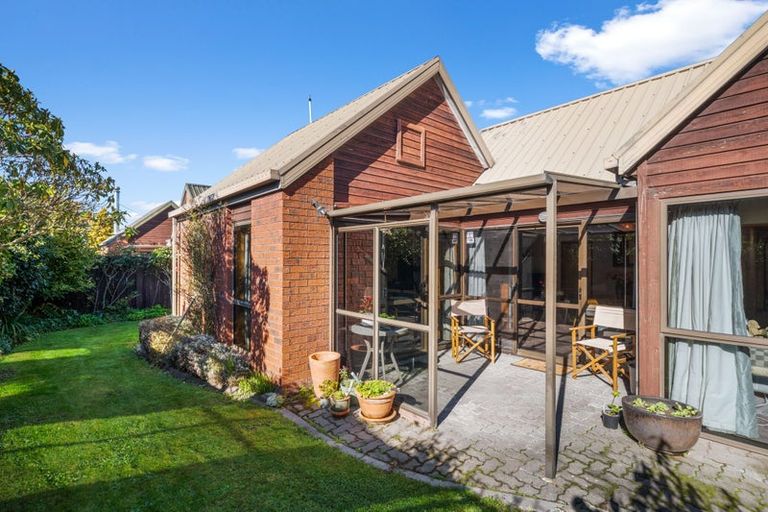 Photo of property in 2/6 Cricklewood Place, Avonhead, Christchurch, 8042