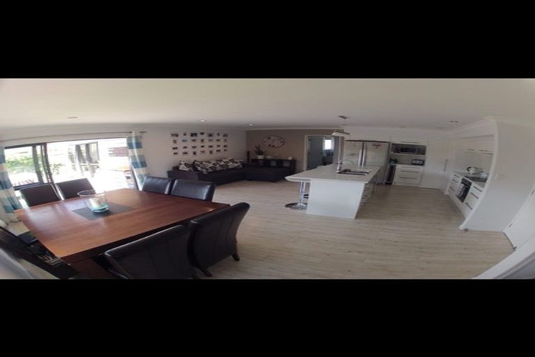 Photo of property in 22 Ripple Grove, Waiuku, 2123