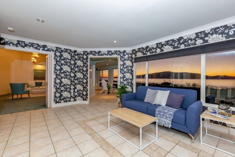 Photo of property in 22 Ara Kuaka, Waikanae Beach, Waikanae, 5036