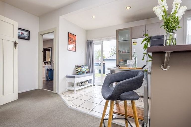 Photo of property in 22 Te Atatu Road, Te Atatu South, Auckland, 0610