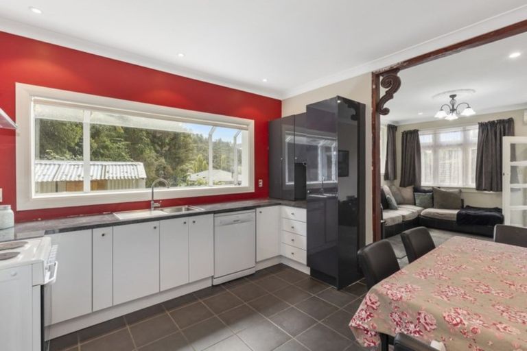 Photo of property in 16 August Street, Stokes Valley, Lower Hutt, 5019