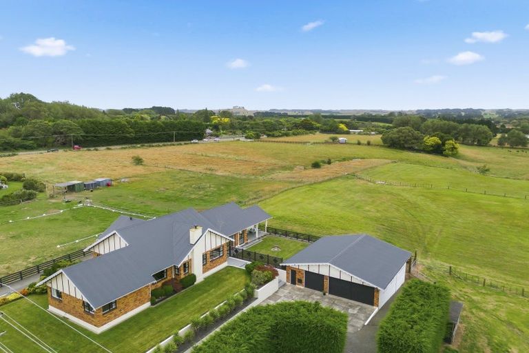 Photo of property in 15 Koputaroa Road, Levin, 5575