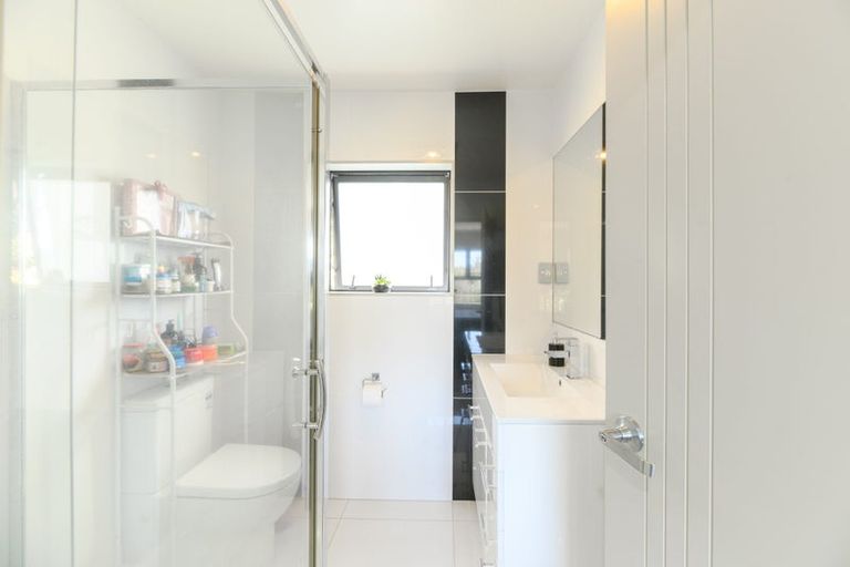 Photo of property in 9a Harrington Road, Henderson, Auckland, 0610