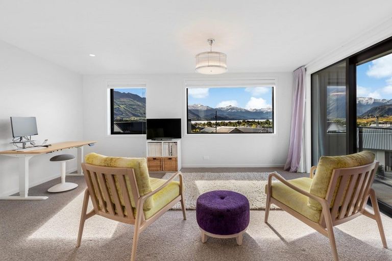 Photo of property in 18 Kotare Drive, Wanaka, 9305