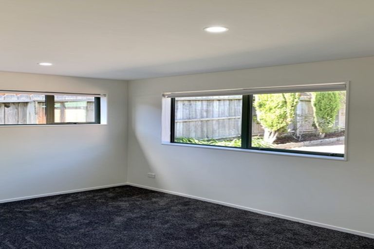 Photo of property in 11 San Ambrosio Rise, Henderson, Auckland, 0612