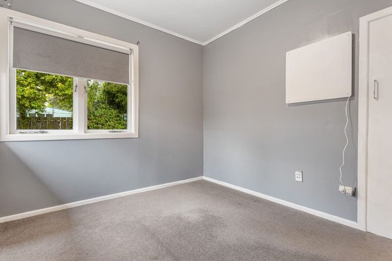 Photo of property in 15 Paton Avenue, Te Atatu South, Auckland, 0610