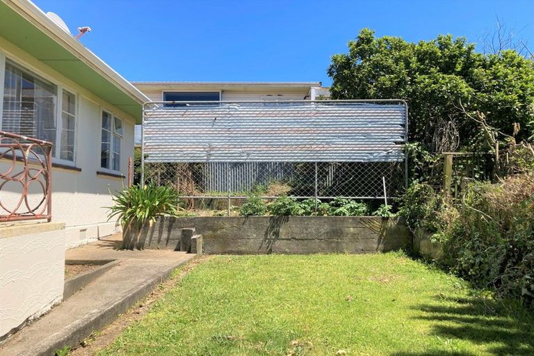 Photo of property in 75 Mould Street, Waitara, 4320