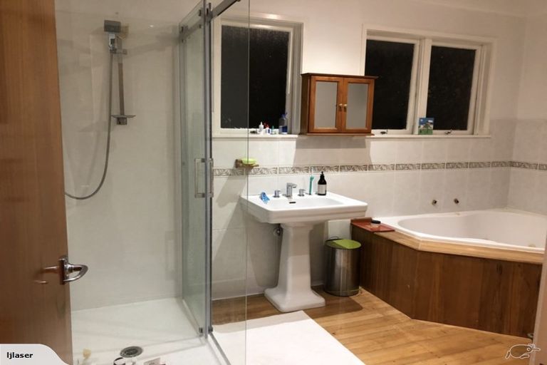 Photo of property in 247 Sunset Road, Sunnynook, Auckland, 0632