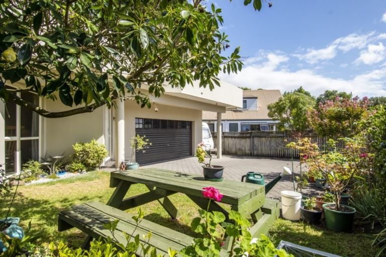 Photo of property in 320a Papamoa Beach Road, Papamoa Beach, Papamoa, 3118