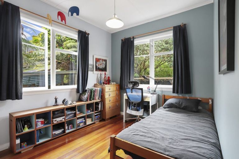 Photo of property in 18 Derwent Crescent, Titirangi, Auckland, 0604