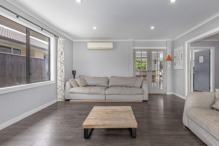 Photo of property in 10 Tararua Close, Aotea, Porirua, 5024