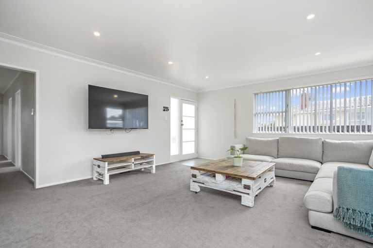 Photo of property in 17 Winsford Street, Manurewa, Auckland, 2102