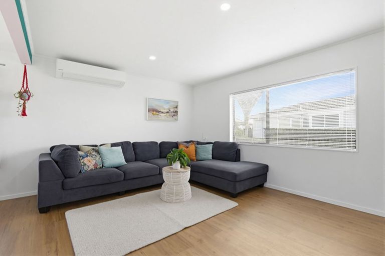 Photo of property in 13 Elisa Lane, Ranui, Auckland, 0612