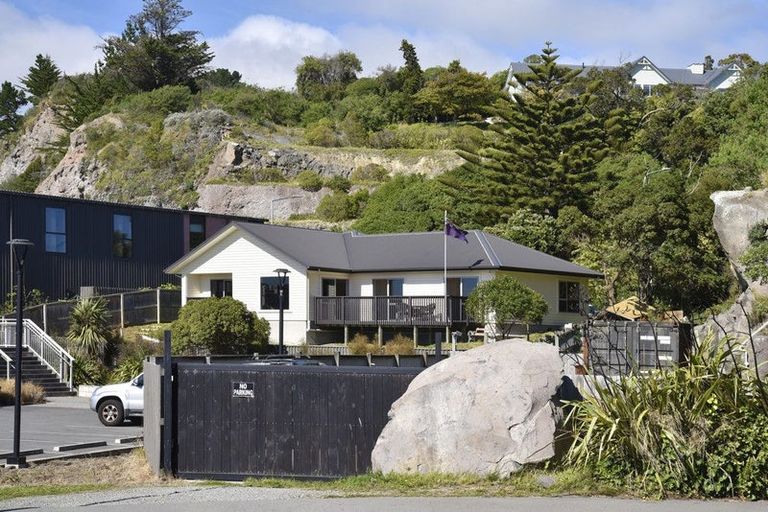 Photo of property in 5 Main Road, Redcliffs, Christchurch, 8081