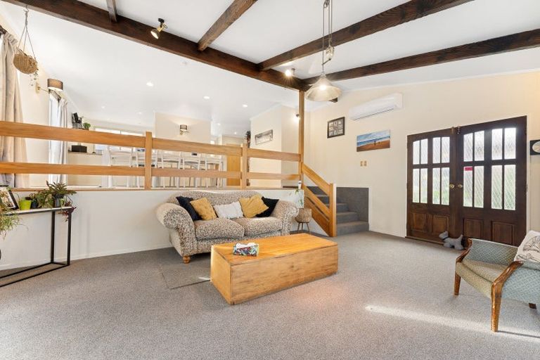 Photo of property in 19 Hillcrest Drive, Kelvin Grove, Palmerston North, 4414