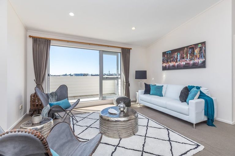 Photo of property in 325/26 Morningside Drive, Morningside, Auckland, 1025