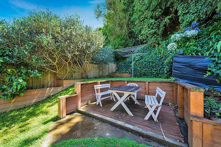 Photo of property in 23 Ambury Place, Merrilands, New Plymouth, 4312