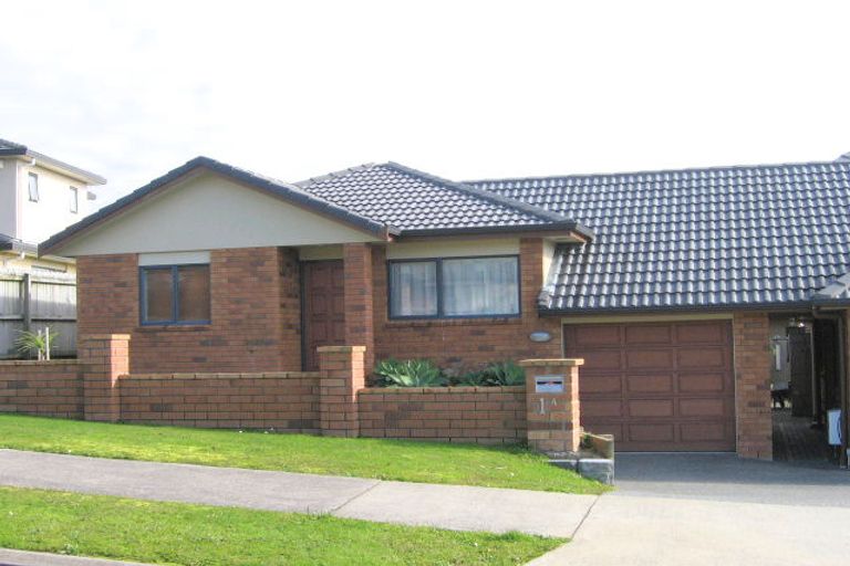 Photo of property in 1 Gilnockie Close, East Tamaki Heights, Auckland, 2016