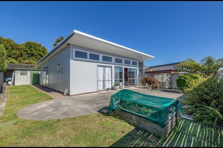 Photo of property in 8 Royal Place, Levin, 5510