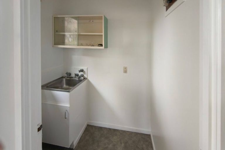 Photo of property in 10 Mile Place, Henderson, Auckland, 0612