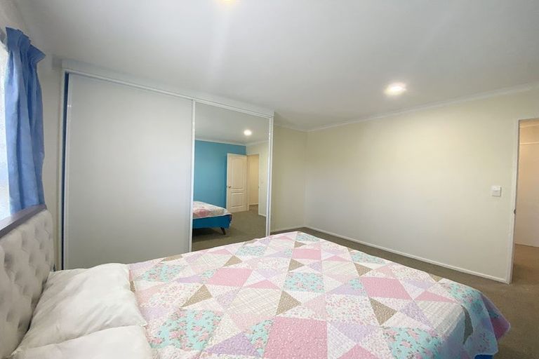 Photo of property in 12 Pistachio Place, Goodwood Heights, Auckland, 2105