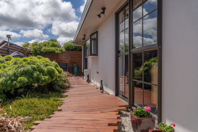 Photo of property in 15 Kentwood Drive, Woodridge, Wellington, 6037