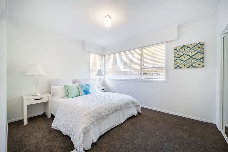 Photo of property in 9 Juniper Road, Sunnynook, Auckland, 0620