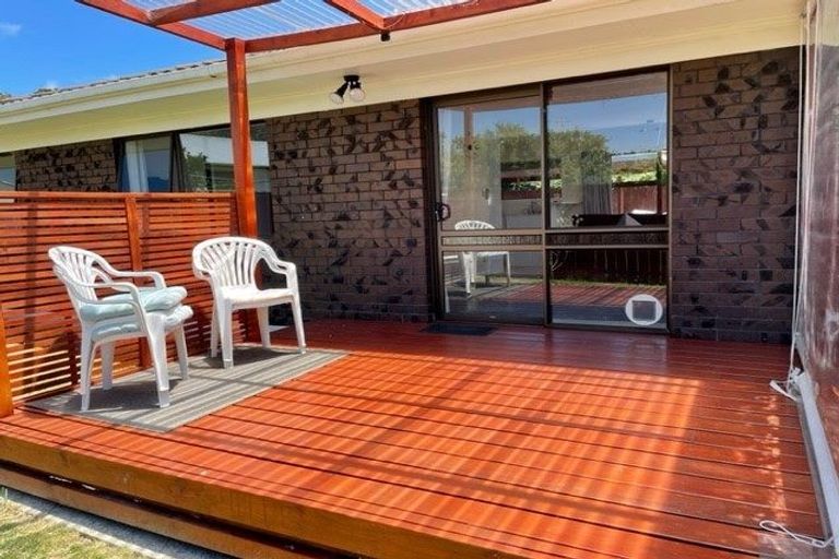 Photo of property in 93a Archibald Road, Kelston, Auckland, 0602