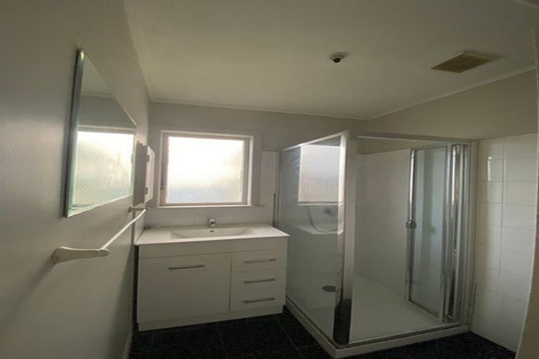 Photo of property in 27 Dale Crescent, Pakuranga, Auckland, 2010