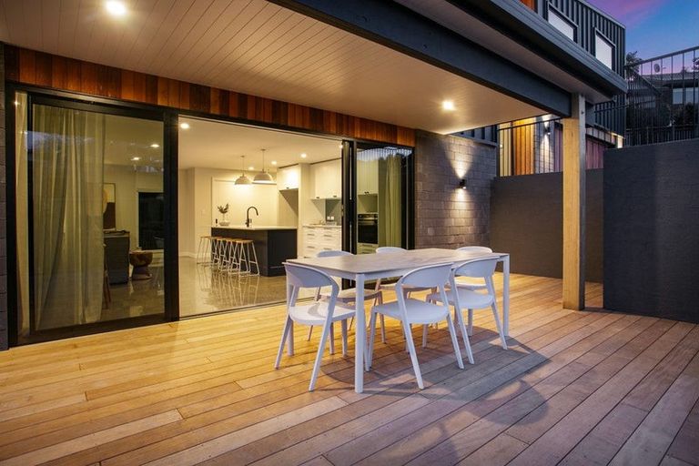 Photo of property in 9 Kaihuia Lane, Oratia, Auckland, 0604