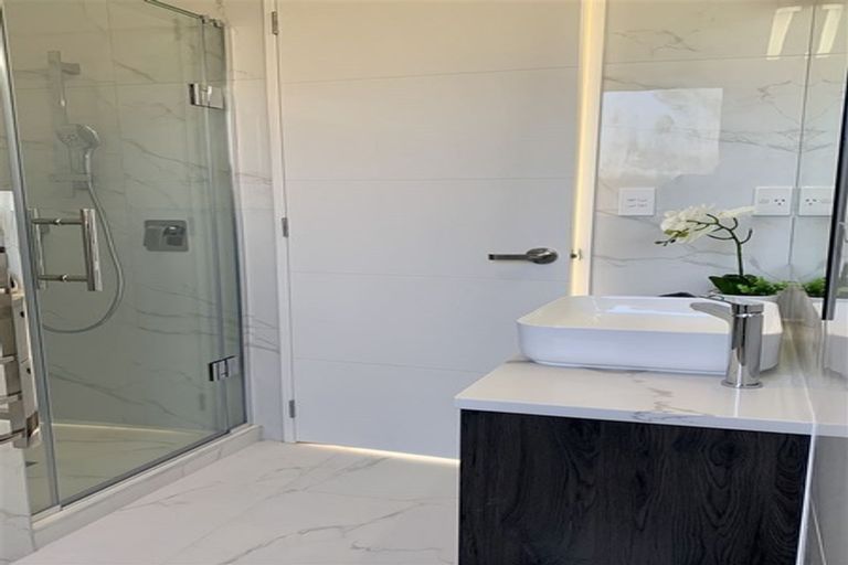 Photo of property in 11 Bunbeg Crescent, Flat Bush, Auckland, 2019