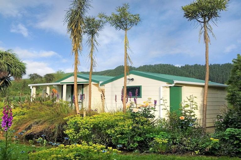 Photo of property in 33 Mokena Kohere Street, Manakau, Levin, 5573