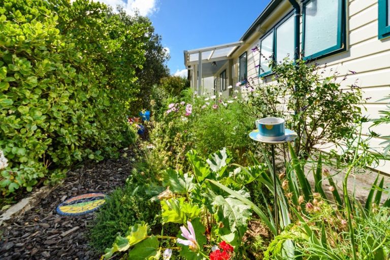 Photo of property in 2 Escort Grove, Awapuni, Palmerston North, 4412