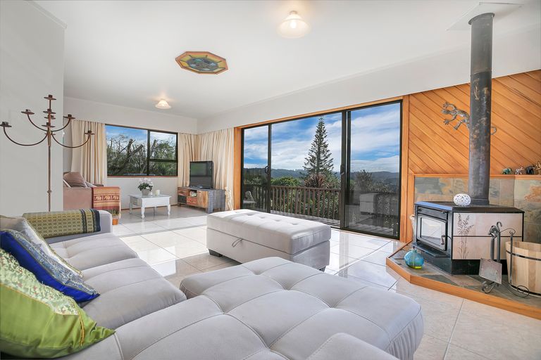 Photo of property in 1069 Scenic Drive North, Swanson, Auckland, 0816