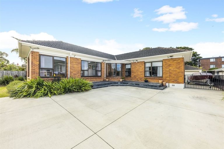 Photo of property in 15 Glen Avenue, Papatoetoe, Auckland, 2025