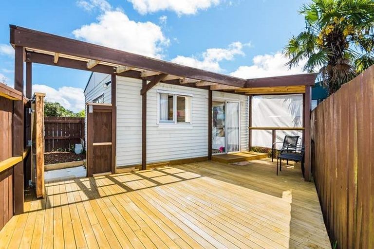 Photo of property in 17 Cameron Place, Ranui, Auckland, 0612