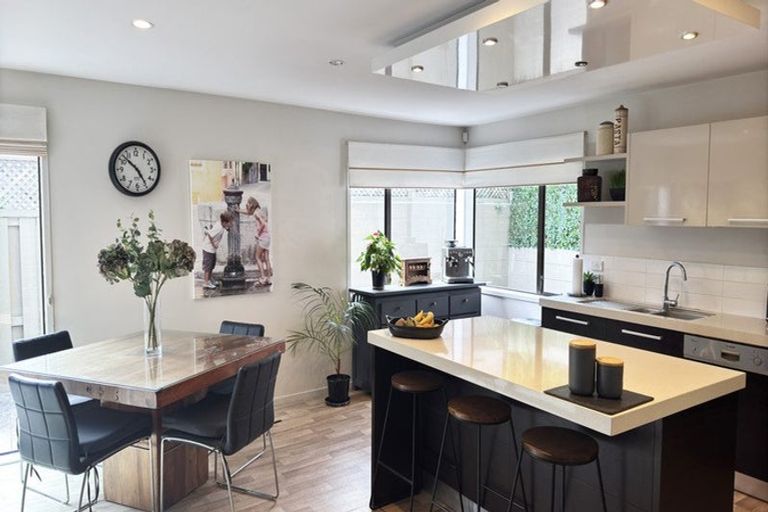 Photo of property in 9 Porritt Avenue, Chatswood, Auckland, 0626