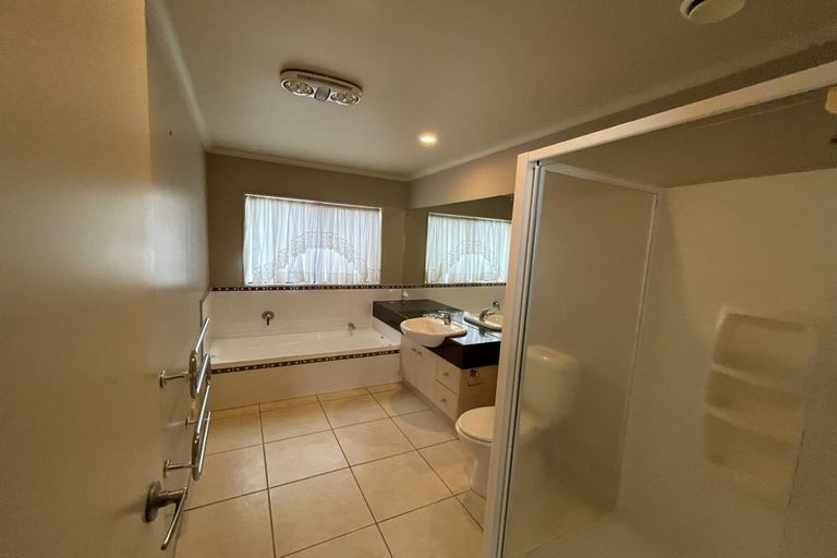 Photo of property in 66 Blackwood Drive, Wattle Downs, Auckland, 2103