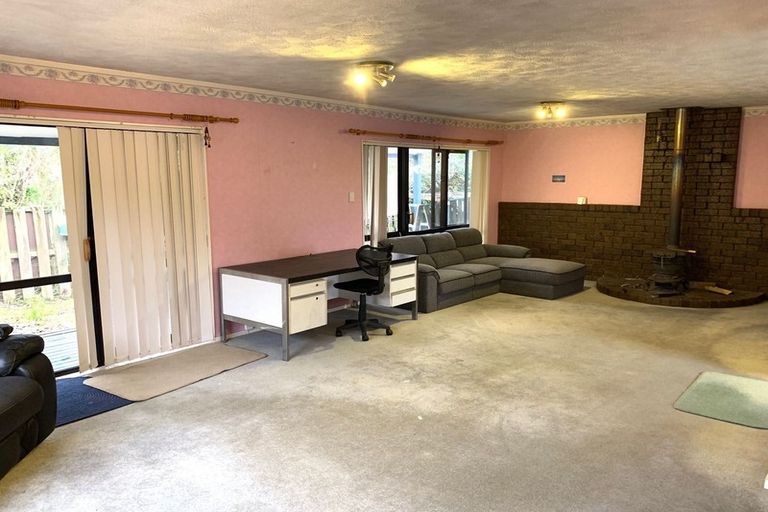 Photo of property in 17 Glennandrew Drive, Half Moon Bay, Auckland, 2012