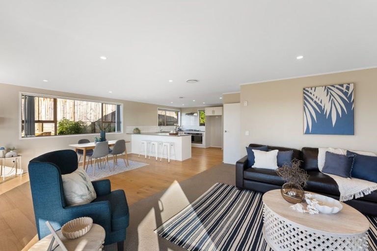 Photo of property in 137 Winara Avenue, Waikanae, 5036