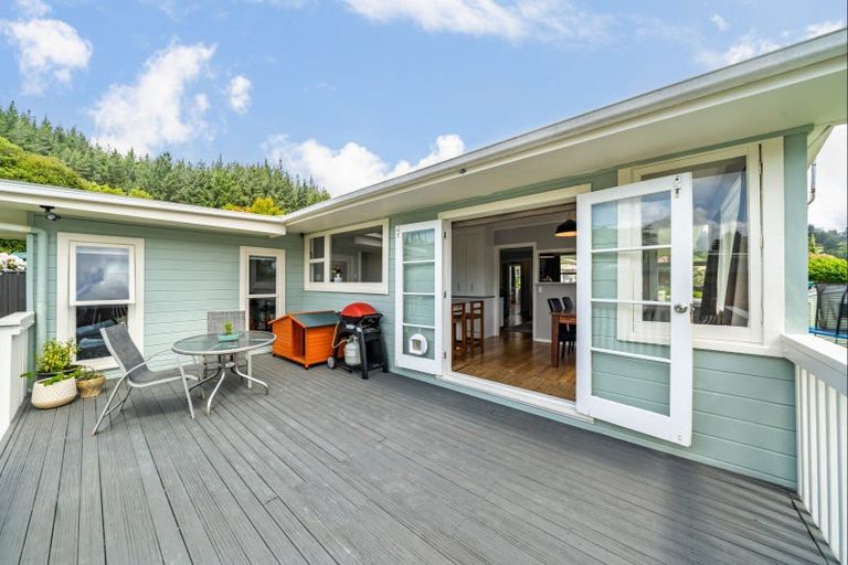 Photo of property in 65 Moeraki Road, Maoribank, Upper Hutt, 5018