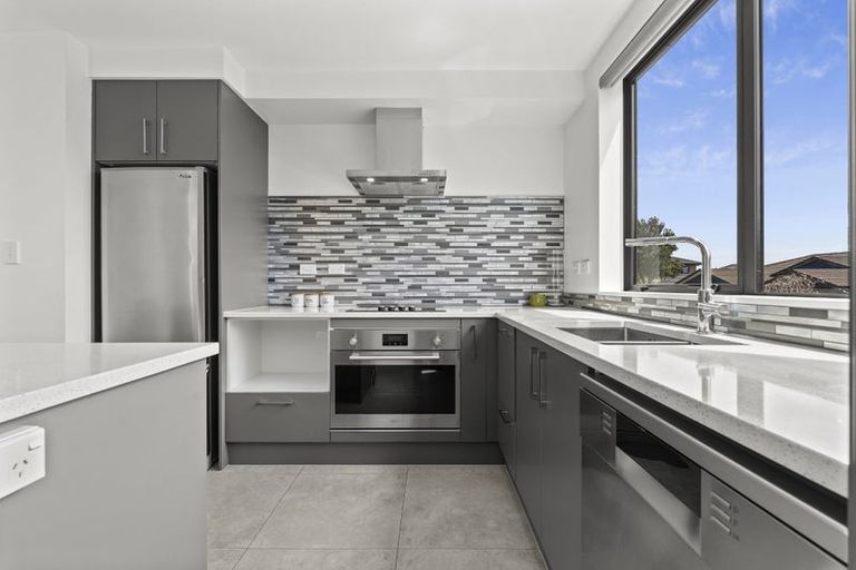 Photo of property in 1 Sauterne Road, Kumeu, 0810