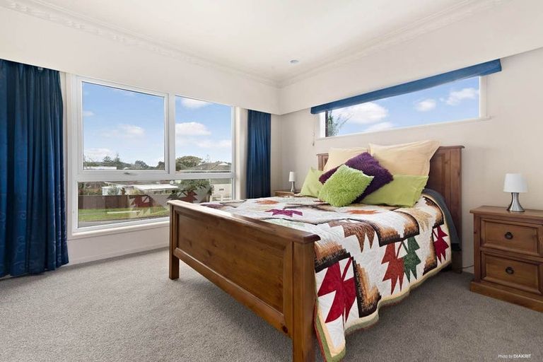 Photo of property in 151 Gossamer Drive, Pakuranga Heights, Auckland, 2010
