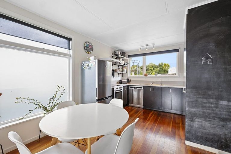 Photo of property in 3 Granby Place, Westown, New Plymouth, 4310