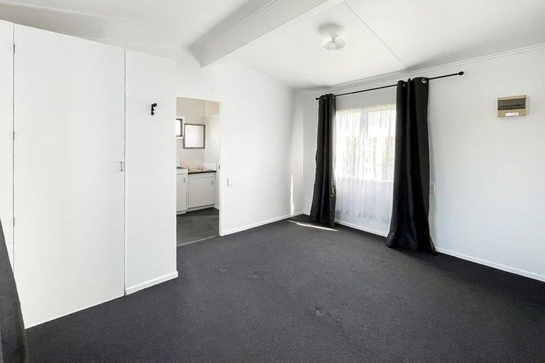 Photo of property in 2a Hendon Place, West End, Palmerston North, 4412