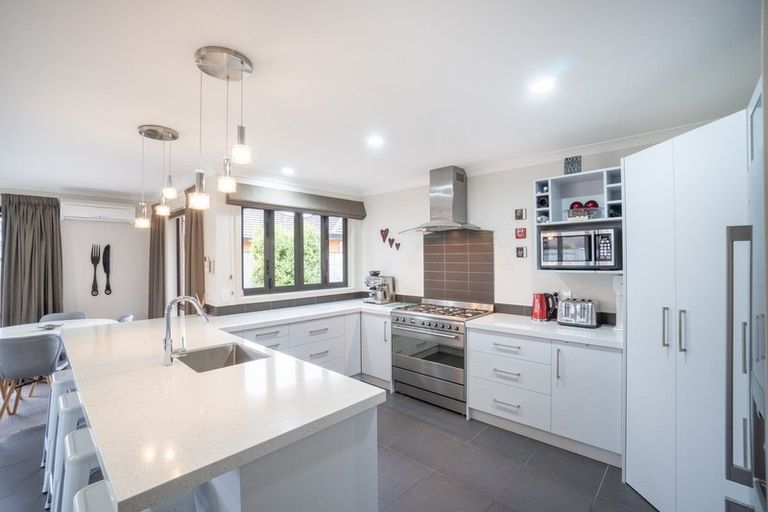 Photo of property in 4 Manhattan Court, Kelvin Grove, Palmerston North, 4414