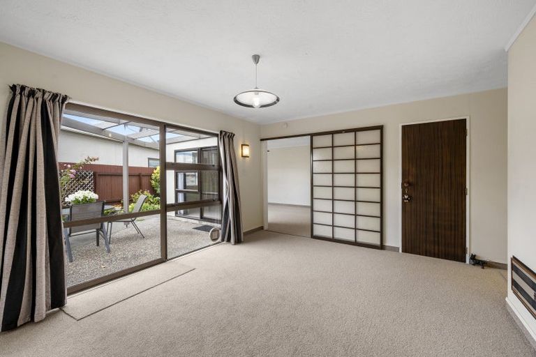 Photo of property in 2/386 Gloucester Street, Taradale, Napier, 4112