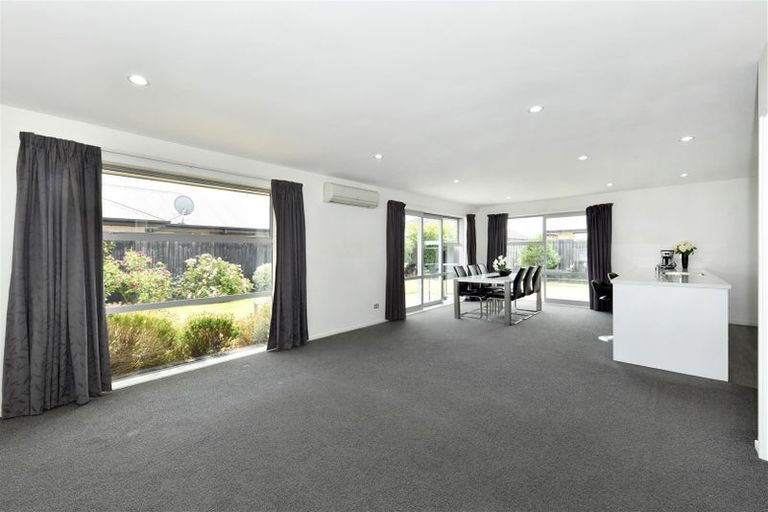 Photo of property in 8 Oakdene Place, Halswell, Christchurch, 8025