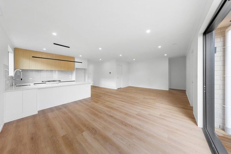 Photo of property in 17 Cara Avenue, Kumeu, 0810